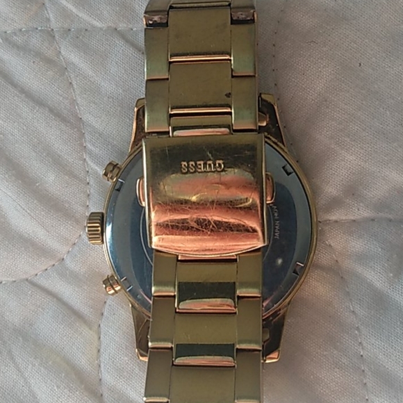 Guess gold tone stainless steel  seewatch 45mm - Picture 2 of 6
